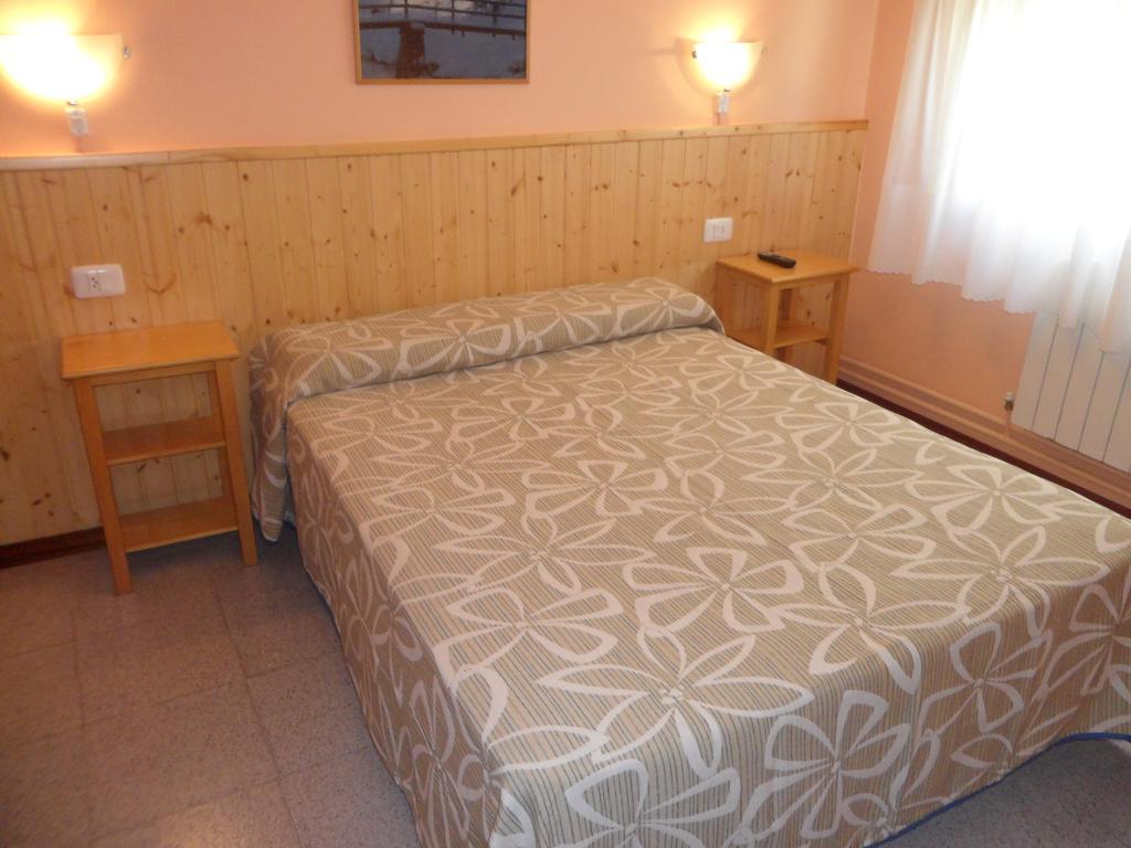 Hostal Alce Hotel Nigran Bagian luar foto