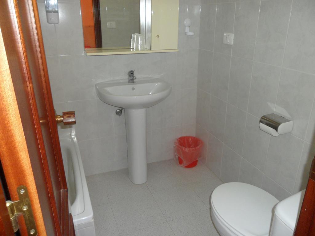 Hostal Alce Hotel Nigran Bagian luar foto