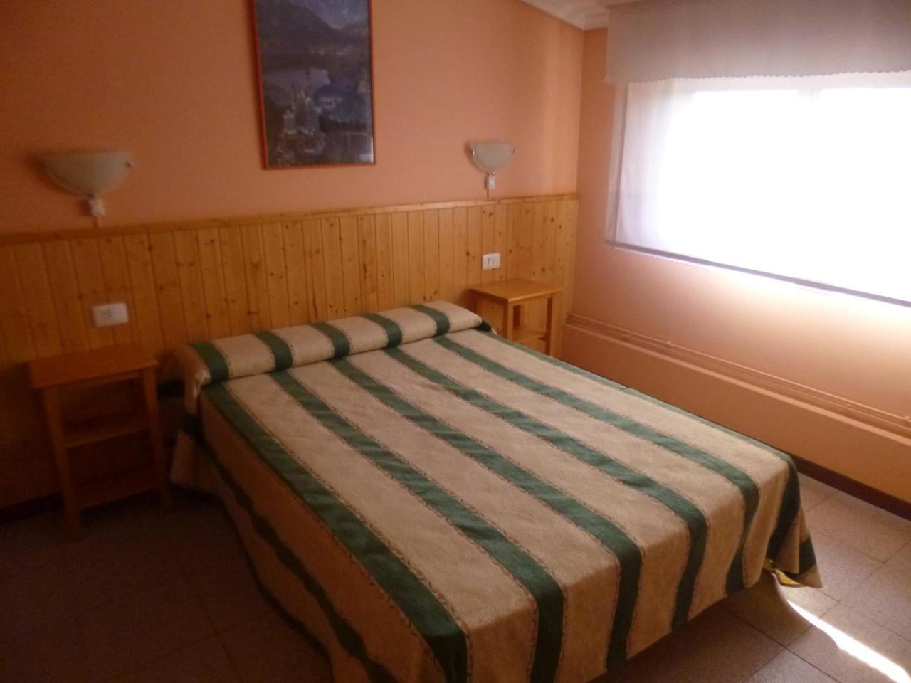 Hostal Alce Hotel Nigran Bagian luar foto